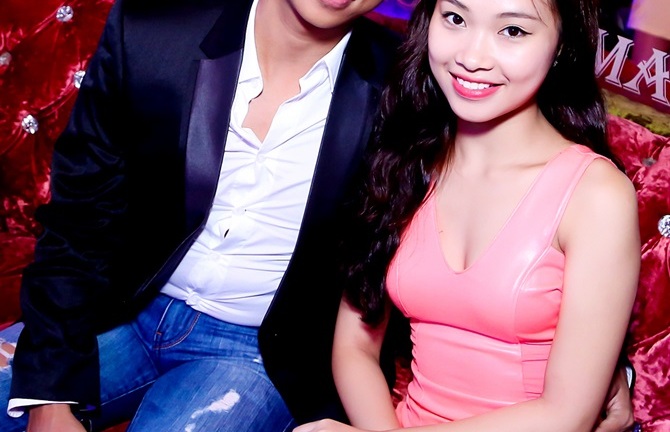 Chí Anh đổ cả thùng nước đá lạnh lên đầu